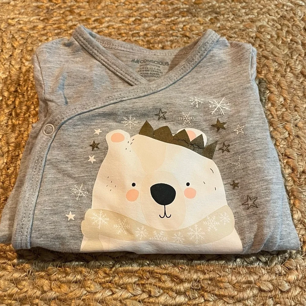 Long Sleeve Polar Bear Gray Onesie for 4-6 months